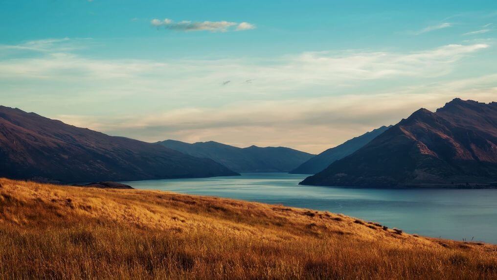 New Zealand mountains and lakes background image